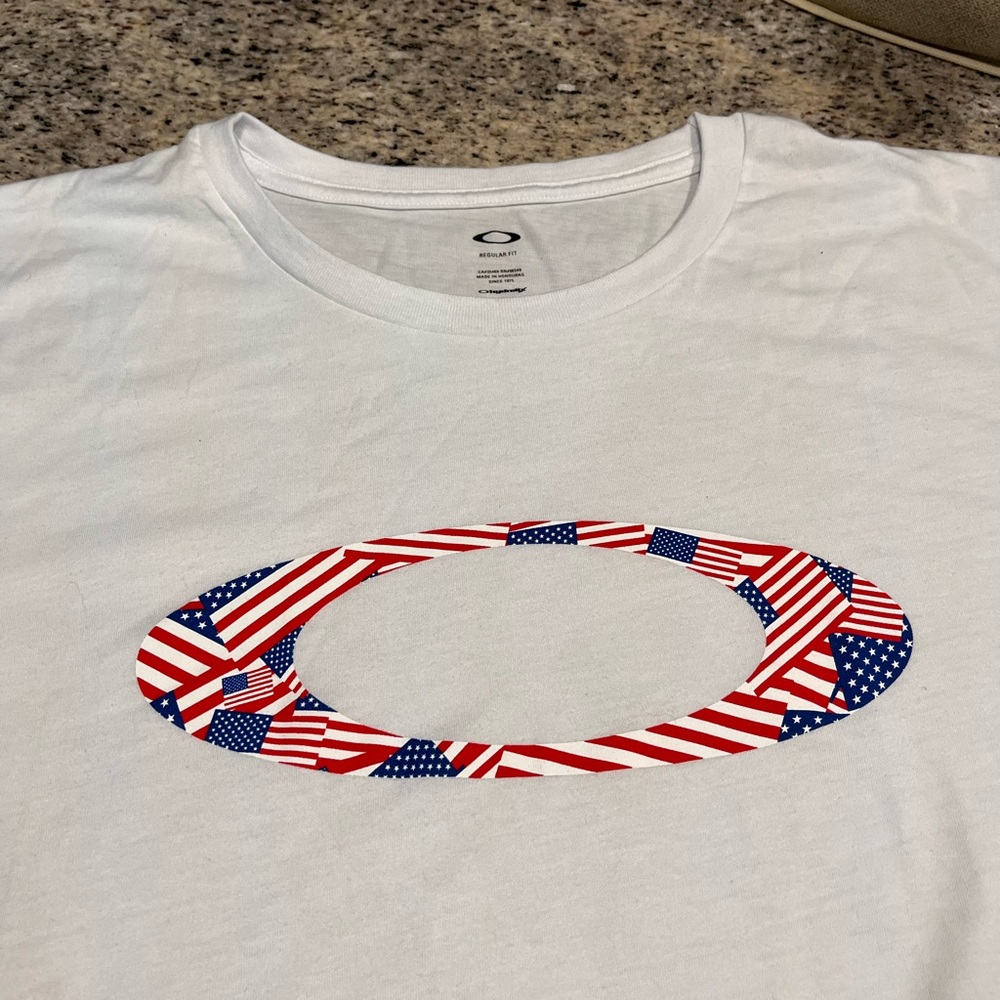 2x Oakley shirt
